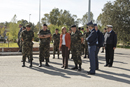 La ministra de Defensa Carme Chac&oacute;n durante su visita a la exposici&oacute;n est&aacute;tica del veh&iacute;culo RG-31