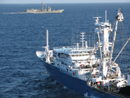 El pesquero 'Alakrana' escoltado por las fragatas españolas 'Canarias' y 'Méndez Núñez'