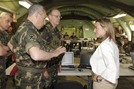 La ministra de Defensa Carme Chacón durante su visita al Puesto de Mando de la Fuerza