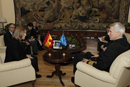 La Ministra de Defensa recibe al almirante Samuel Locklear, comandante de la Fuerza Conjunta Aliada de Nápoles y comandante de las Fuerzas Navales de Estados Unidos en Europa