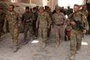 Visita del general Petraeus a la base española de Qala-i-Naw