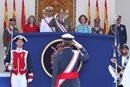 Los Reyes presiden el homenaje a la bandera y a los caidos por España