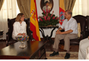 Encuentro de la Ministra de Defensa con el Presidente de la República de las Seichelles, Sr. James Alix Michel