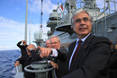 El ministro Pedro Morenes junto a los ministros de Portugal, José Pedro Aguilar, y de Marruecos, Abdellatif Loudiyi a bordo de la fragata Vasco de Gama