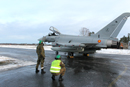 Preparación de vuelo de un avión C.16 Eurofighter en la base aérea de Ämari (Estonia)