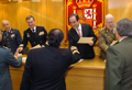 El ministro de Defensa, José Bono junto al secretario general de Política de Defensa, A.G. Francisco Torrente  y el Jefe del Estado Mayor del Ejército de Tierra,G.E. José Antonio González entregando los diplomas en el CESEDEN