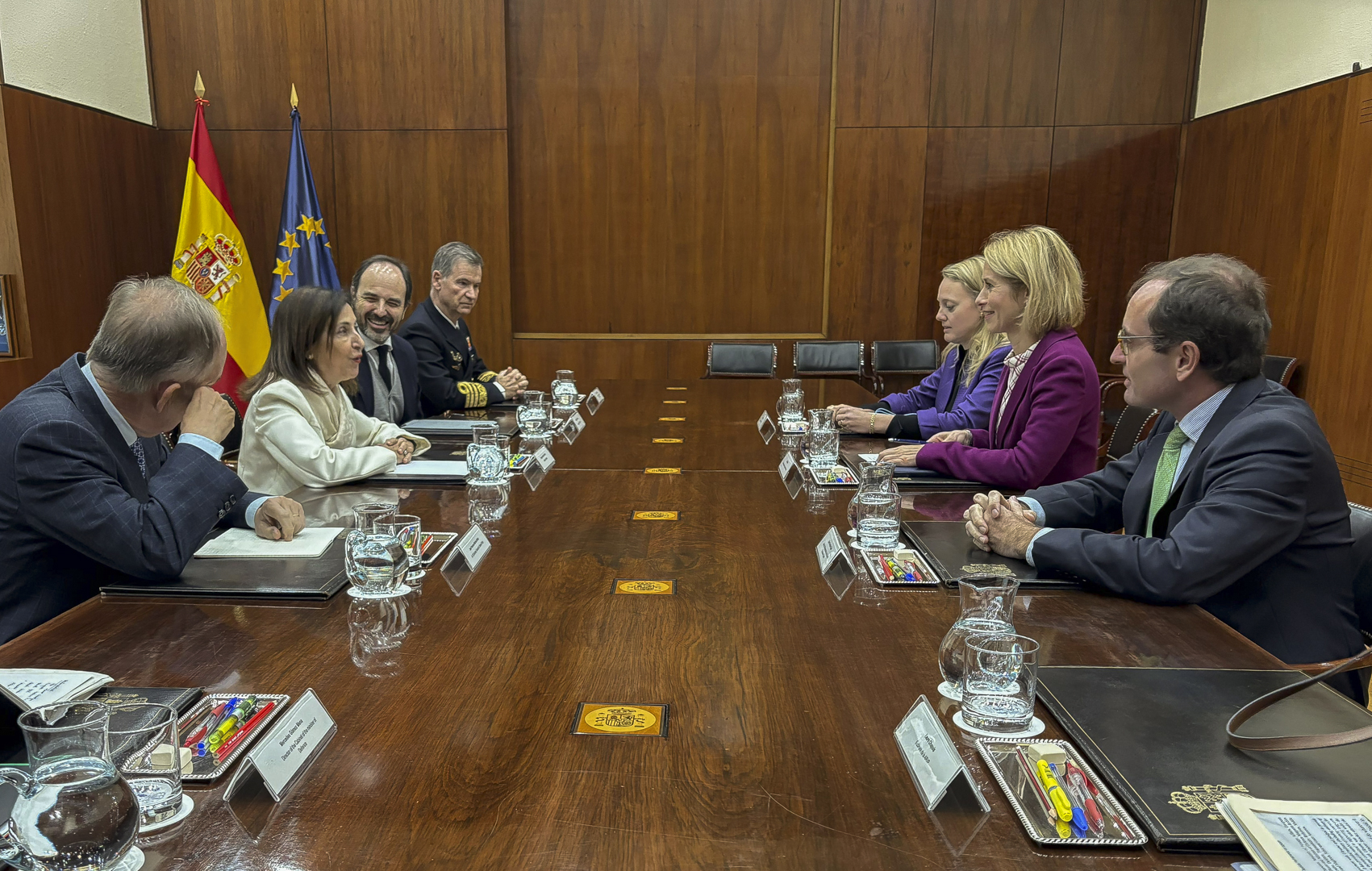 Margarita Robles mantiene un encuentro con Kaja Kallas, futura Alta Representante de la UE