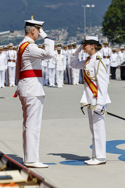 Margarita Robles acompaña a los Reyes en la entrega de Reales Despachos de los nuevos oficiales de la Armada