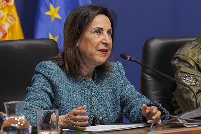 En el Día de Europa, Margarita Robles felicita a los militares españoles desplegados en el continente por su compromiso co...