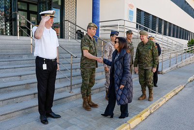 Robles reitera la gran labor que realizan las Fuerzas Armadas españolas, dentro y fuera del territorio nacional