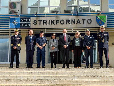 Robles ensalza la profesionalidad de nuestras Fuerzas Armadas y el potencial de la industria de Defensa española
