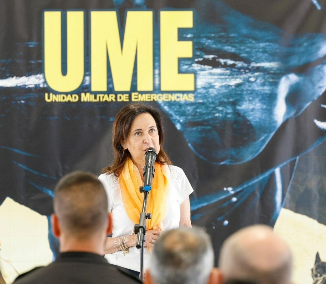 La ministra de Defensa visita a la UME en Galicia y Castilla y León
