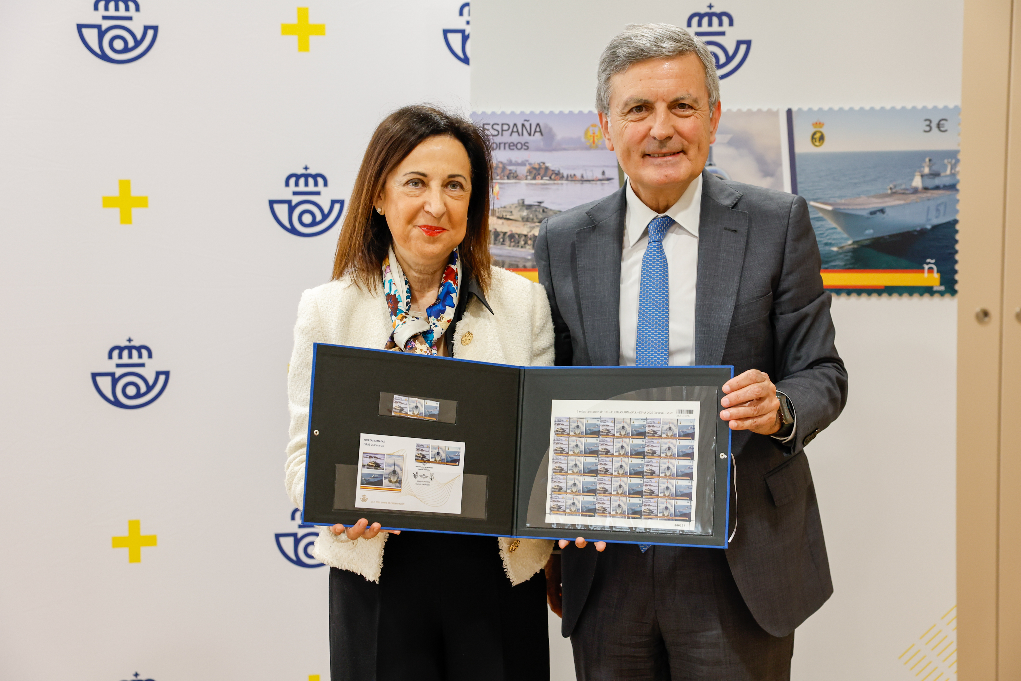 Correos presenta un sello que homenajea el Día de las Fuerzas Armadas 2025