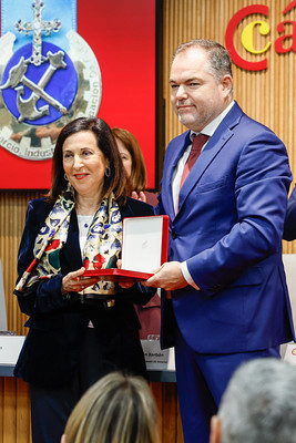 Margarita Robles ensalza el compromiso del Ministerio de Defensa con Asturias
