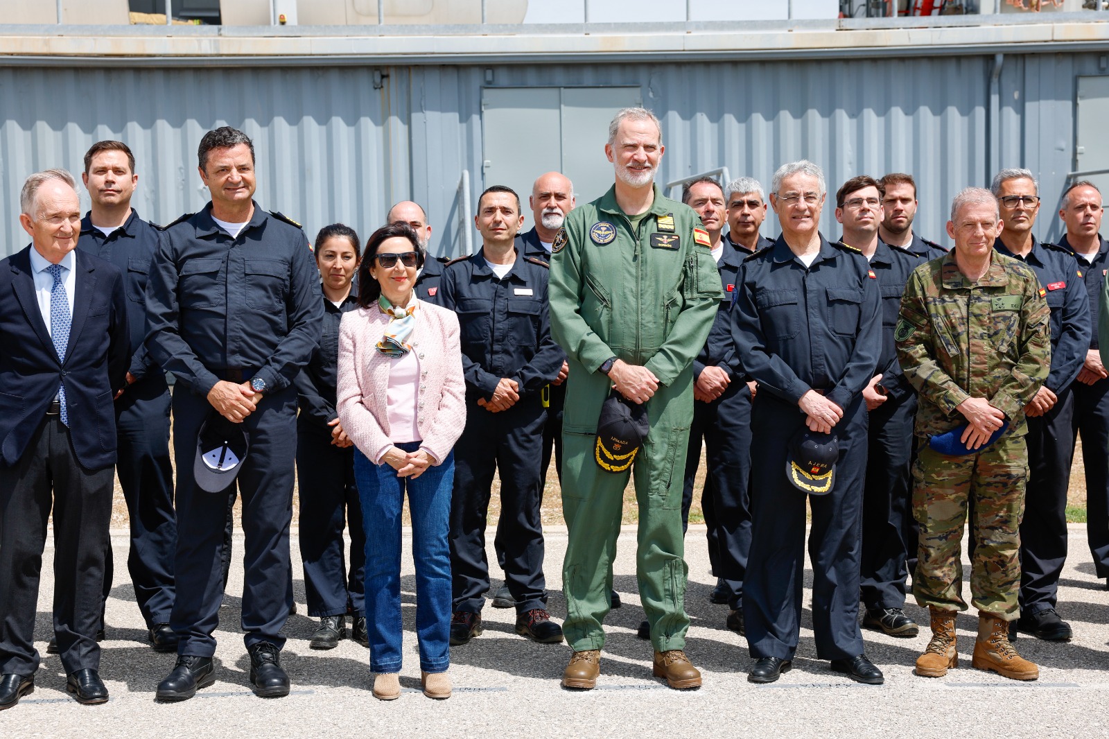 Acompaña a S.M. el Rey en la visita a la Flotilla de Aeronaves, el Centro de Supervivencia de la Armada y el Centro de Adiestramiento de Seguridad Interior en la Base Naval de Rota
