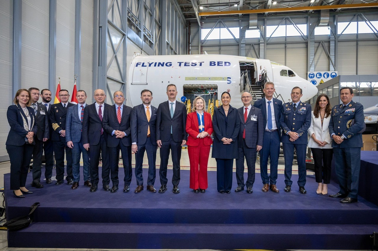 Defensa impulsa el nuevo sistema de entrenamiento avanzado de pilotos como proyecto de desarrollo industrial nacional.