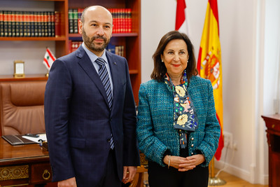 Robles se reúne con los embajadores de Líbano y de Indonesia en España