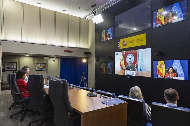 Mantiene videoconferencias con el mando del contingente desplegado en Líbano y con unidades intervinientes en la operación 'Atalanta'