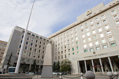 Ministerio de Defensa convoca más de 1300 plazas para personal laboral fijo