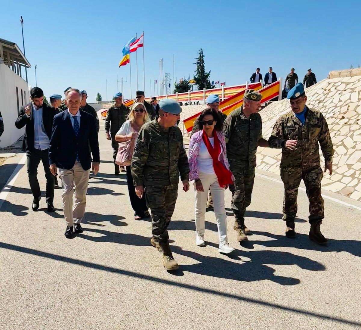 Visita las tropas españolas que forman parte de la Fuerza Provisional de las Naciones Unidas en el Líbano (UNIFIL) en la base ‘Miguel de Cervantes', en Marjayoun (Líbano).