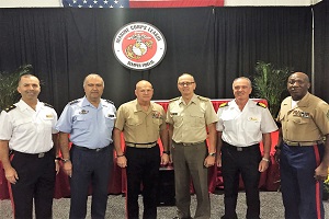 Foto en grupo con el Comandante Neller y el Suboficial Mayor Green