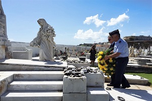 Placing the wreath to the fallen