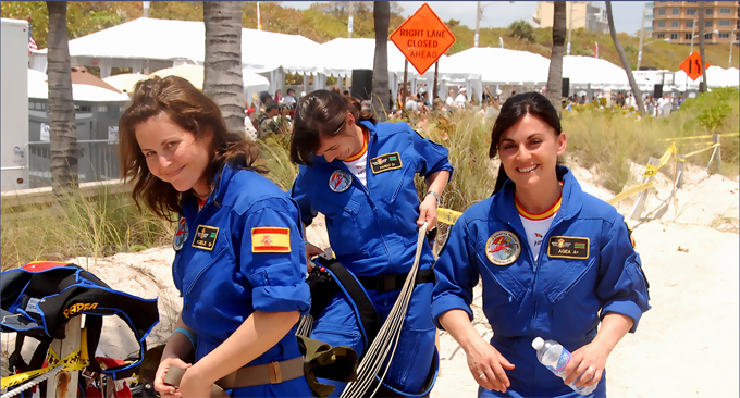 The Patrulla Acrobática Paracaidista del Ejército del Aire (PAPEA) in Fort Lauderdale Beach Airshow