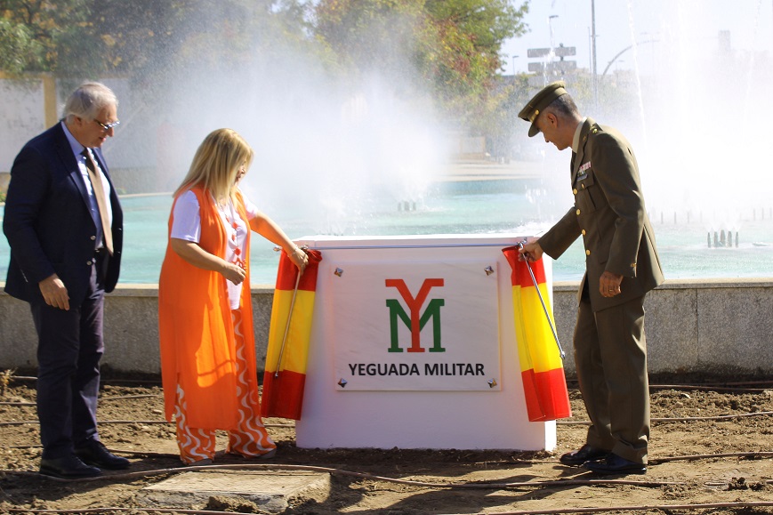 Inauguración de la rotonda “Yeguada Militar” en Jerez de la Frontera