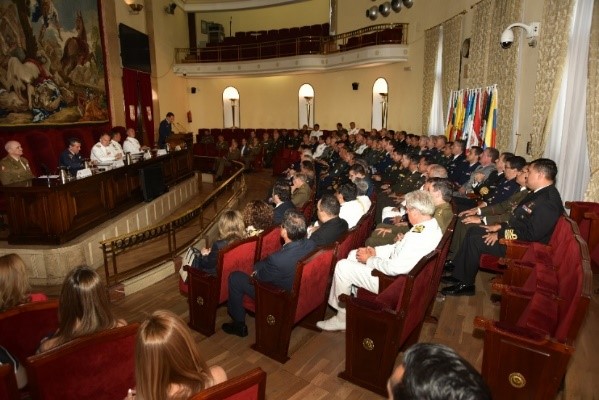 Participantes en un curso de altos estudios estratégicos para oficiales superiores iberoamericanos