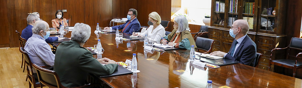 Visita a la Ministra de Defensa y Subsecretaria de Defensa.
