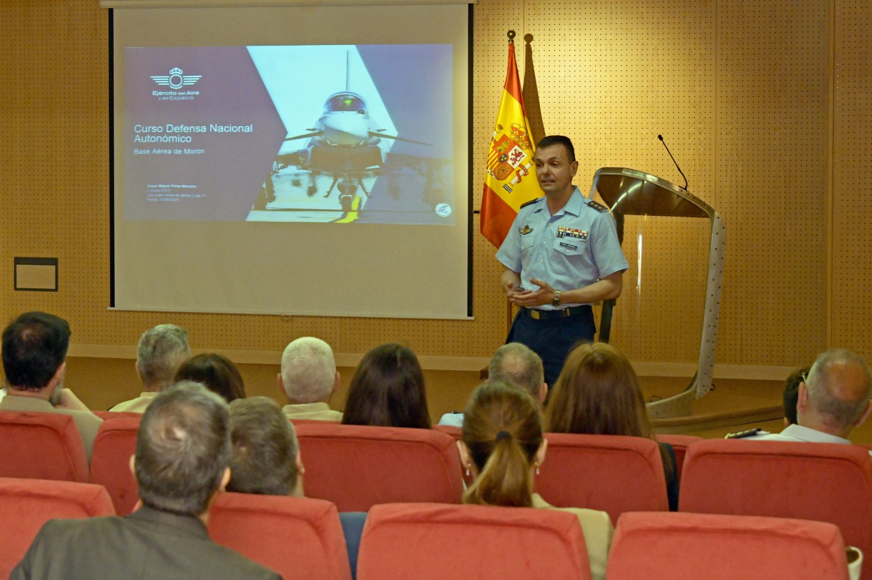 Visita del I Curso de Defensa Nacional Autonómico a Airbus y a la BA de Morón.