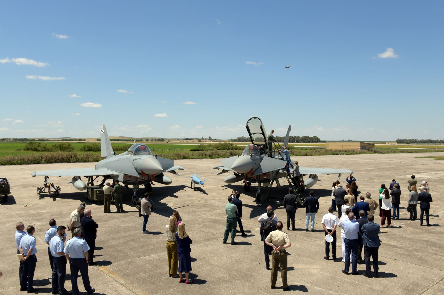 Visita del I Curso de Defensa Nacional Autonómico a Airbus y a la BA de Morón.