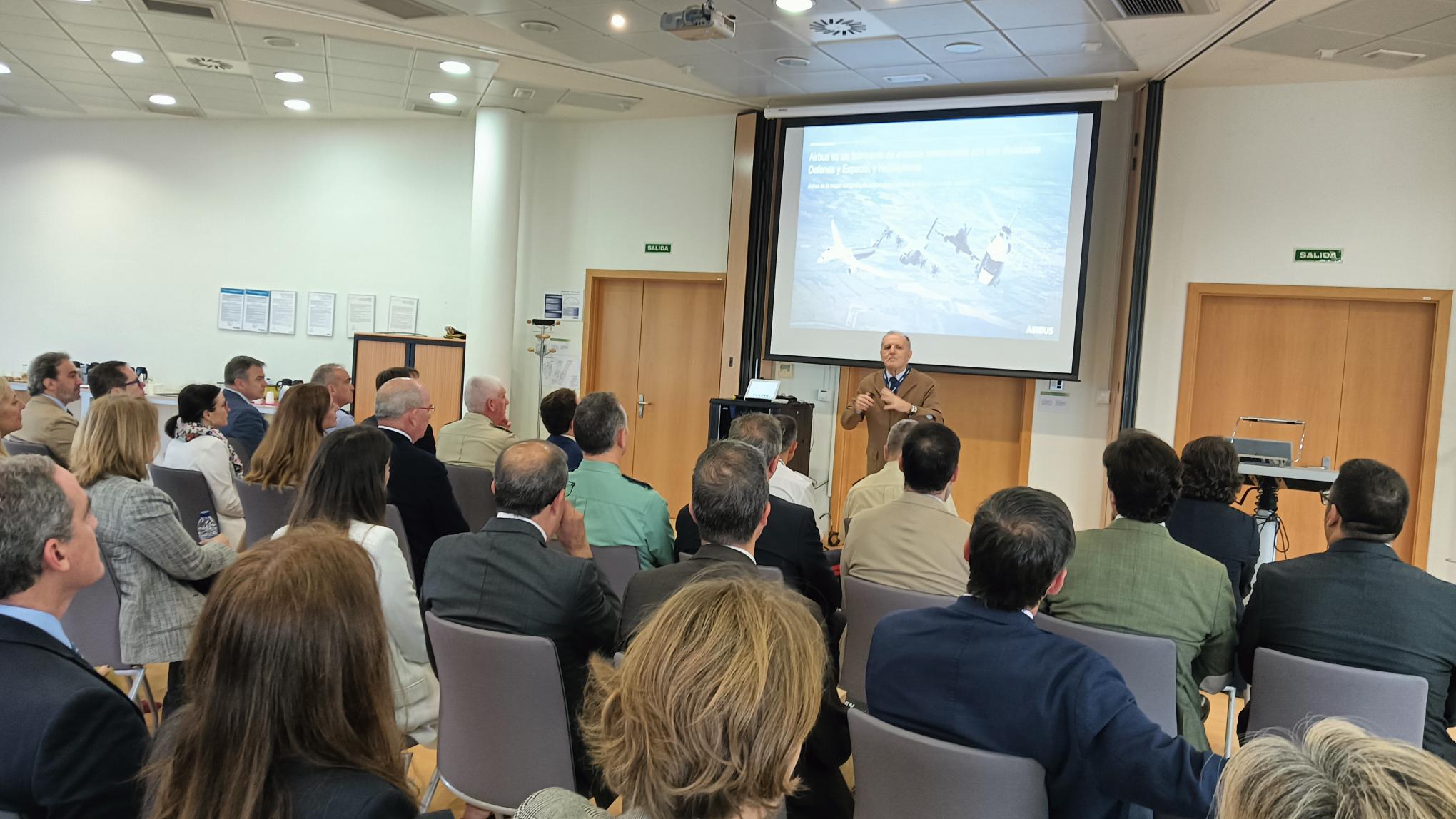 Visita del I Curso de Defensa Nacional Autonómico a Airbus y a la BA de Morón.