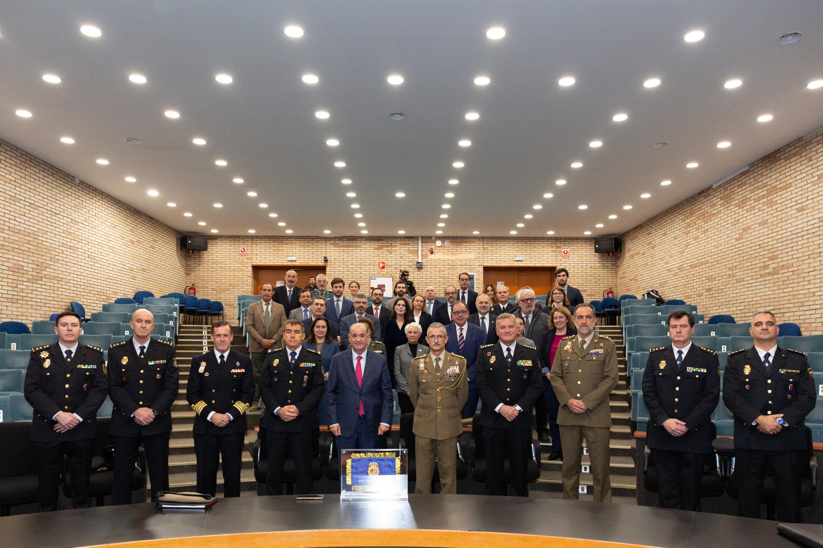 Visita del LIII Curso de Defensa Nacional (CDN) a la Escuela Nacional de Policía.