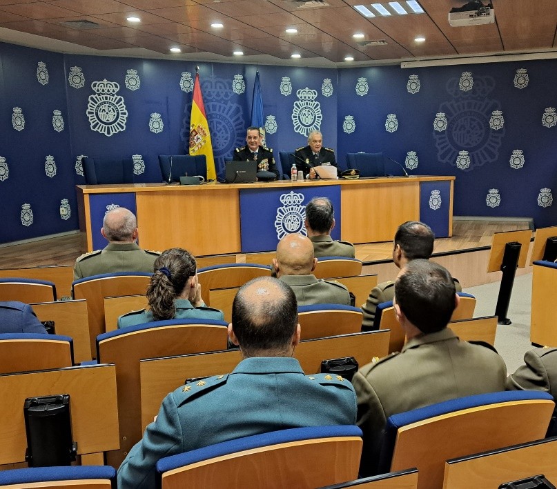Los alumnos del I CAEID visitan la Comisaria General de Información de la Policía Nacional