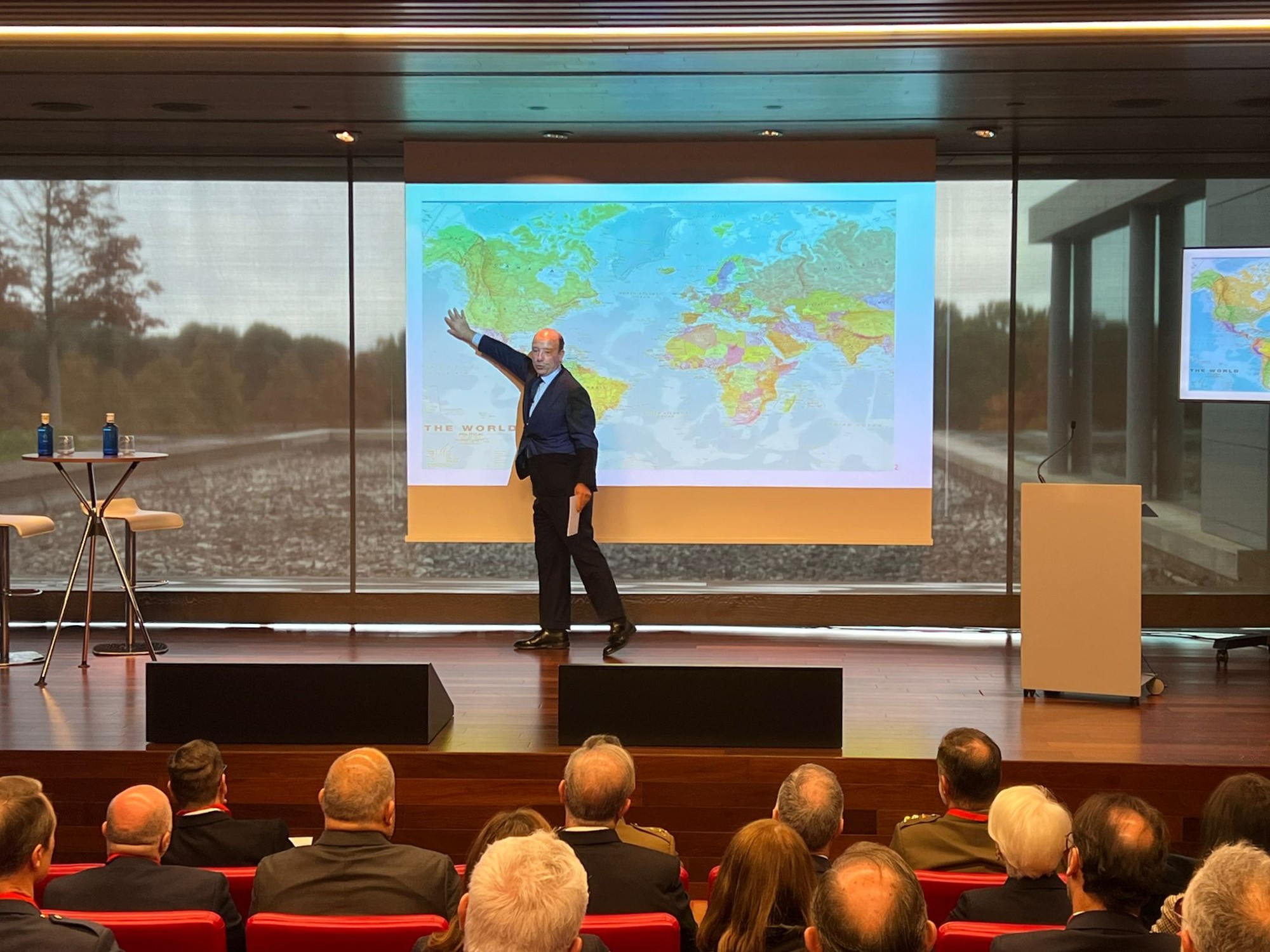 Visita del LIII Curso de Defensa Nacional a la Ciudad Financiera Grupo Santander.