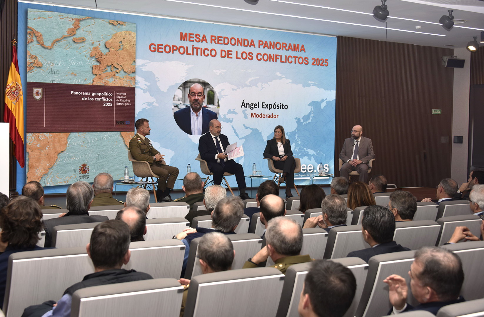 Analistas IEEE y moderador