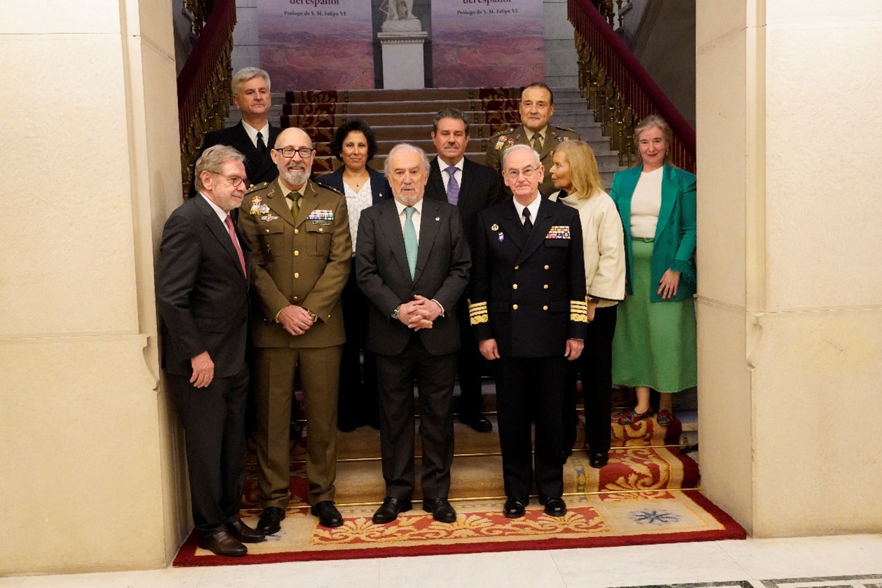 Foto institucional en sede RAE