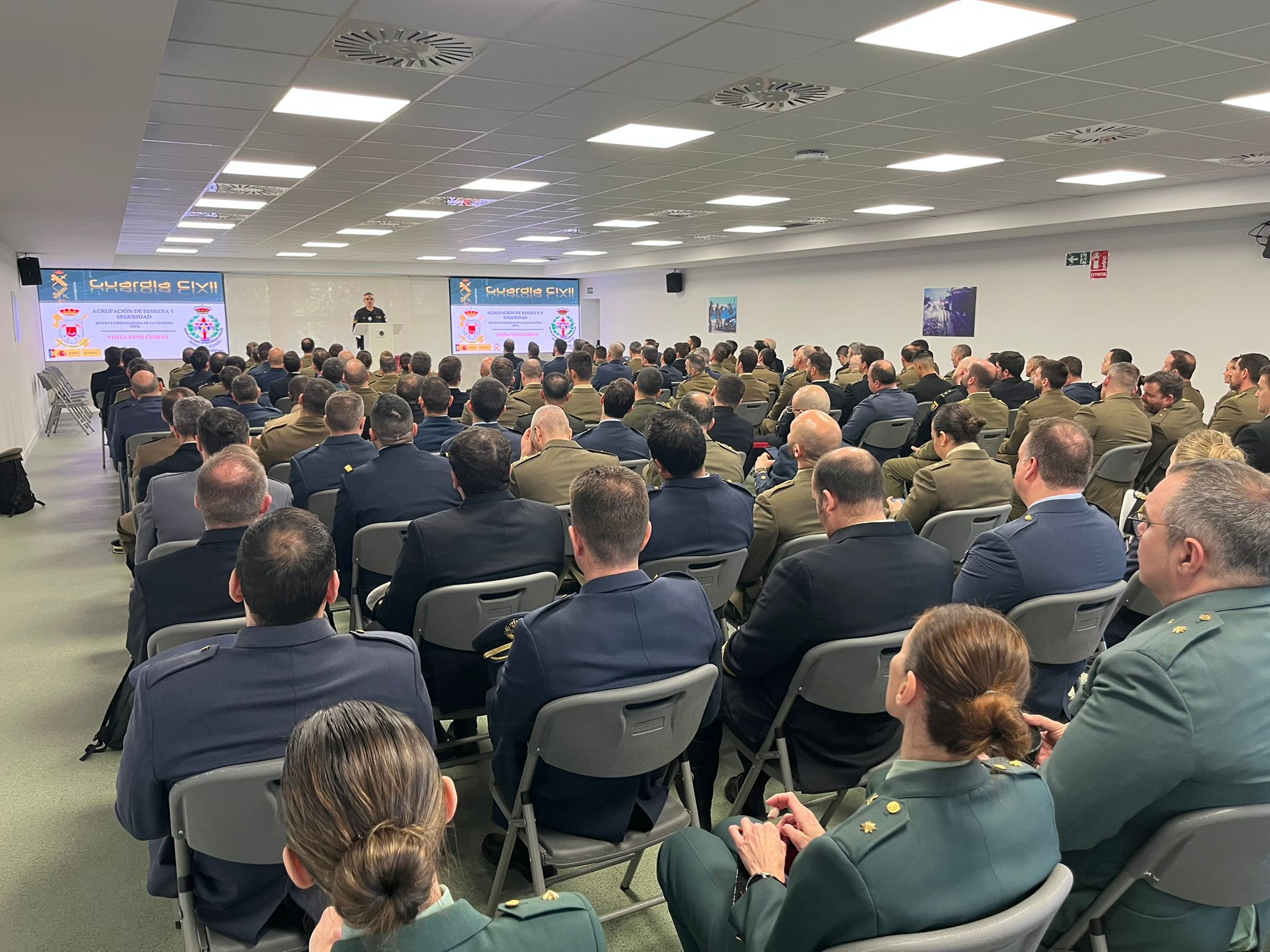 Alumnos en el salón de actos ARS