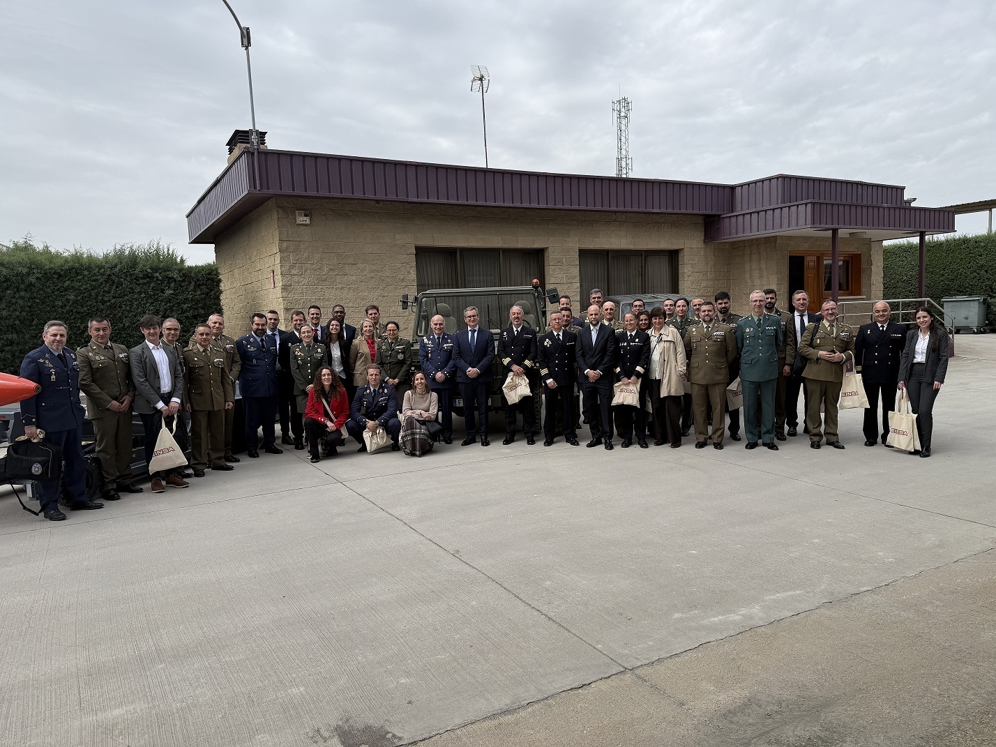 Visita a las instalaciones de EINSA del XXXIV Curso de Alta Gestión Logística