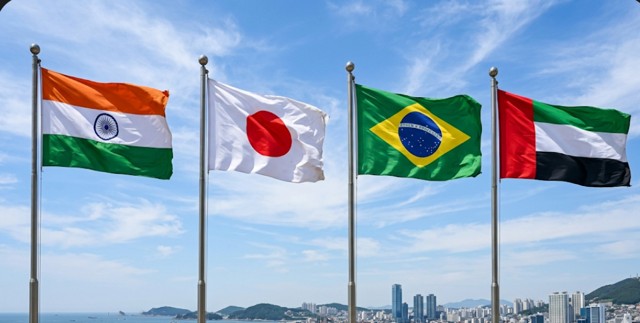 Banderas de India, Japón, Brasil y Emiratos Árabes Unidos