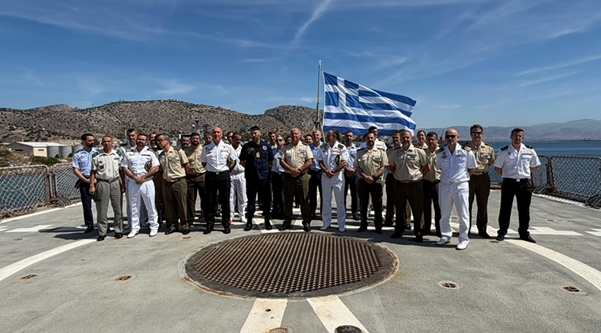 Delegación española en la cubierta de la fragata «HS Spetsai»