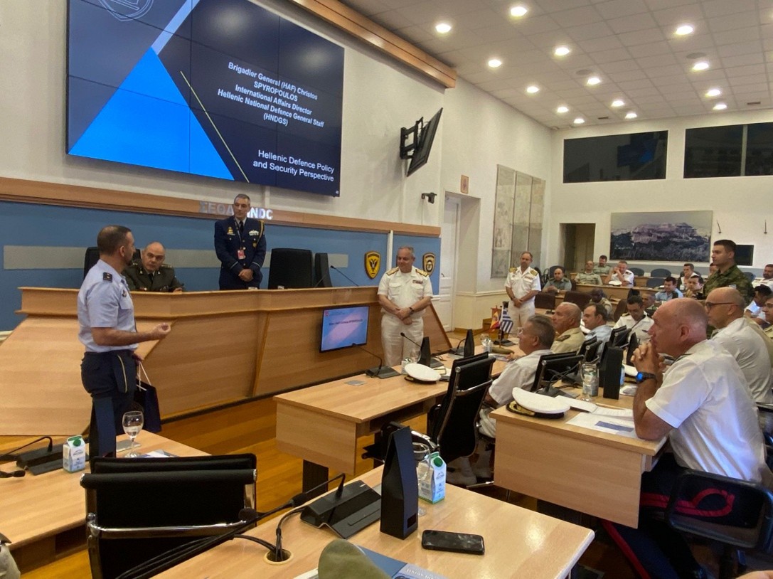 Palabras de agradecimiento de un alumno del XXVII CEMFAS al almirante director del HNDC