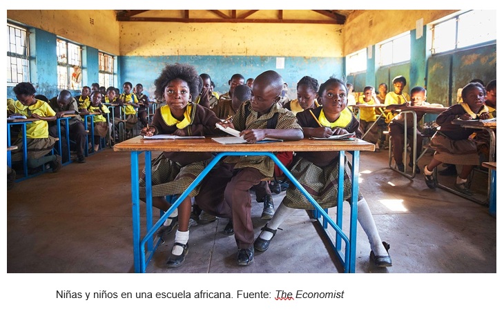 Niños y niñas en una escuela africana