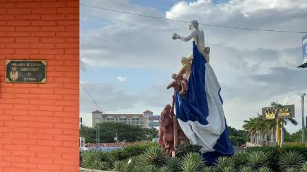 El apoyo de comunicaciones a nuestras Agregadurías de Defensa.