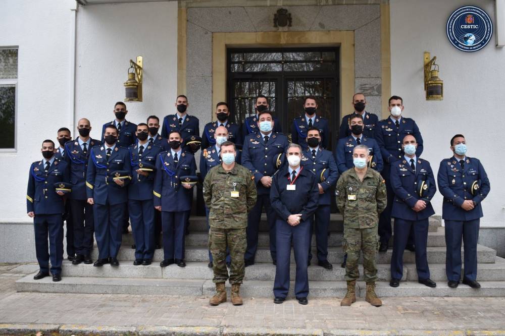 Visita al CESTIC de la Escuela de Técnicas de Mando, Control y Telecomunicaciones del Ejército del Aire (EMACOT)