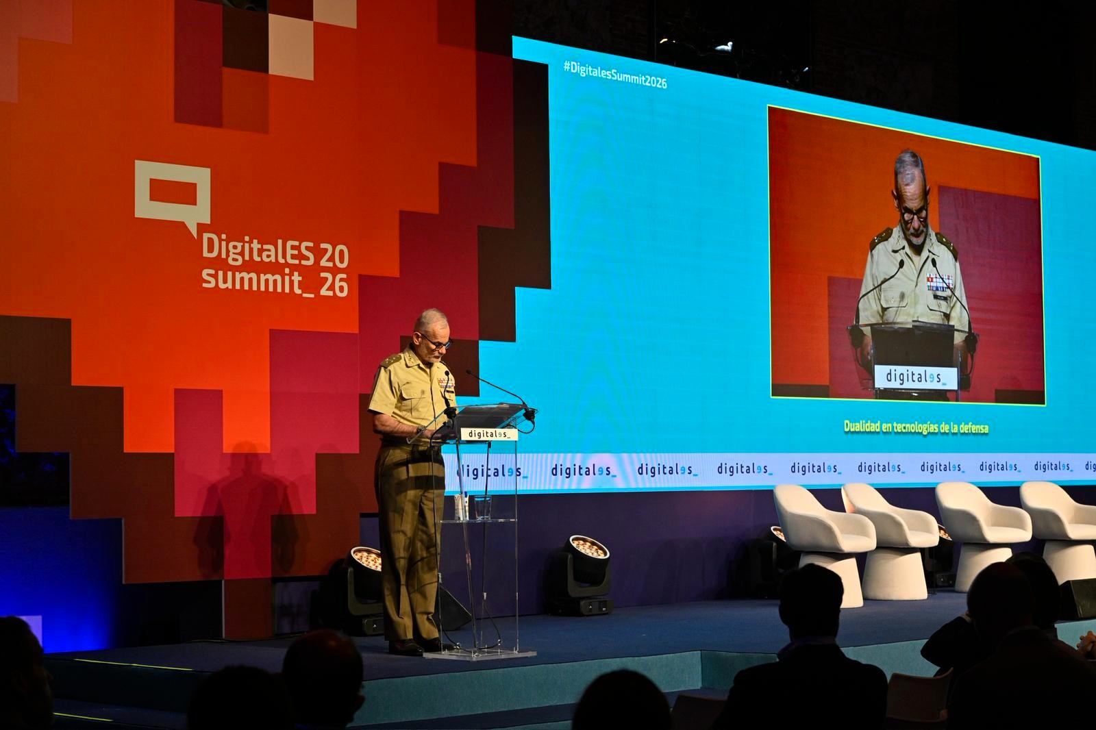 teniente general José María Millán ha introducido la mesa redonda sobre ‘Dualidad en tecnologías de la defensa’