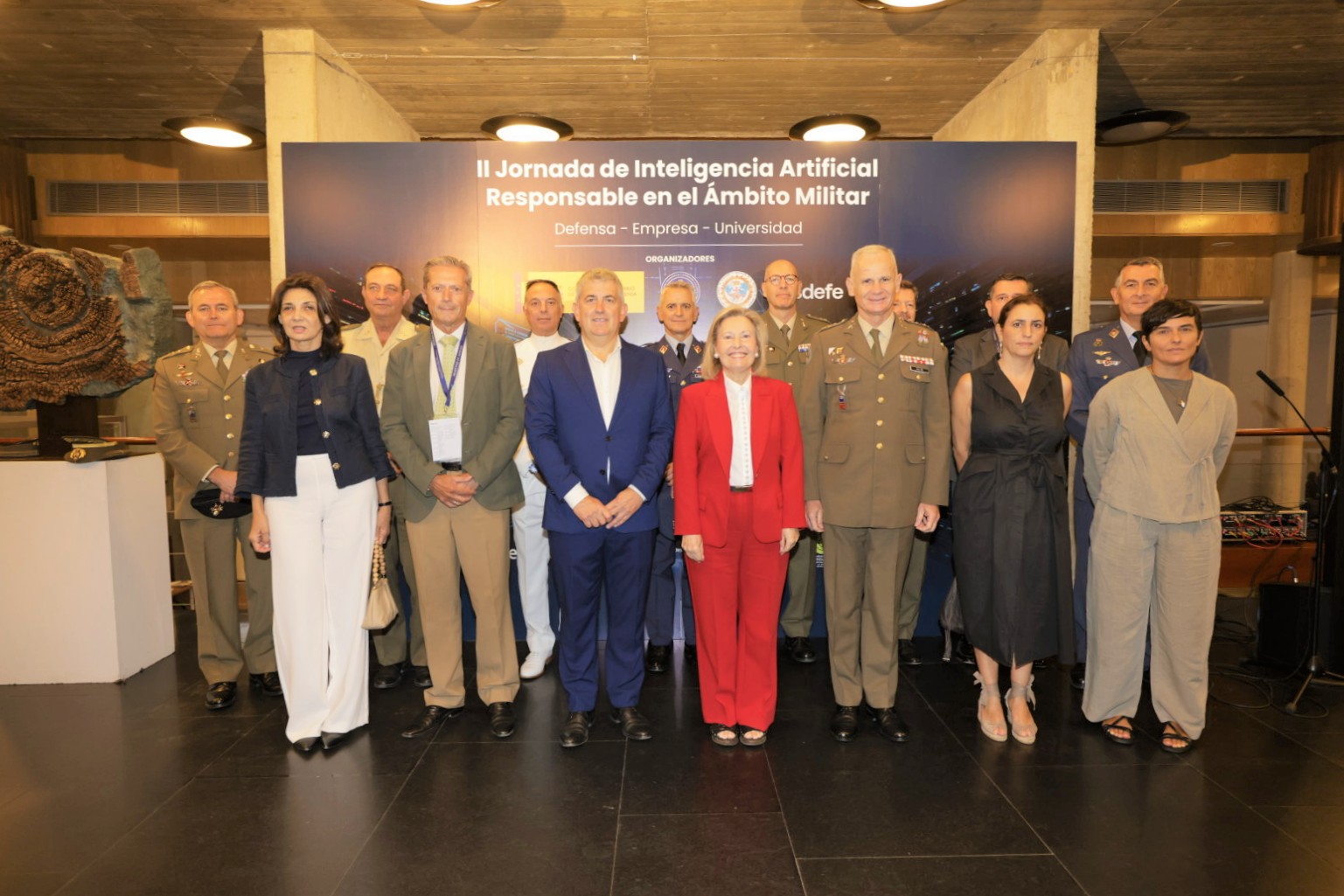 Asistentes al acto de inauguración