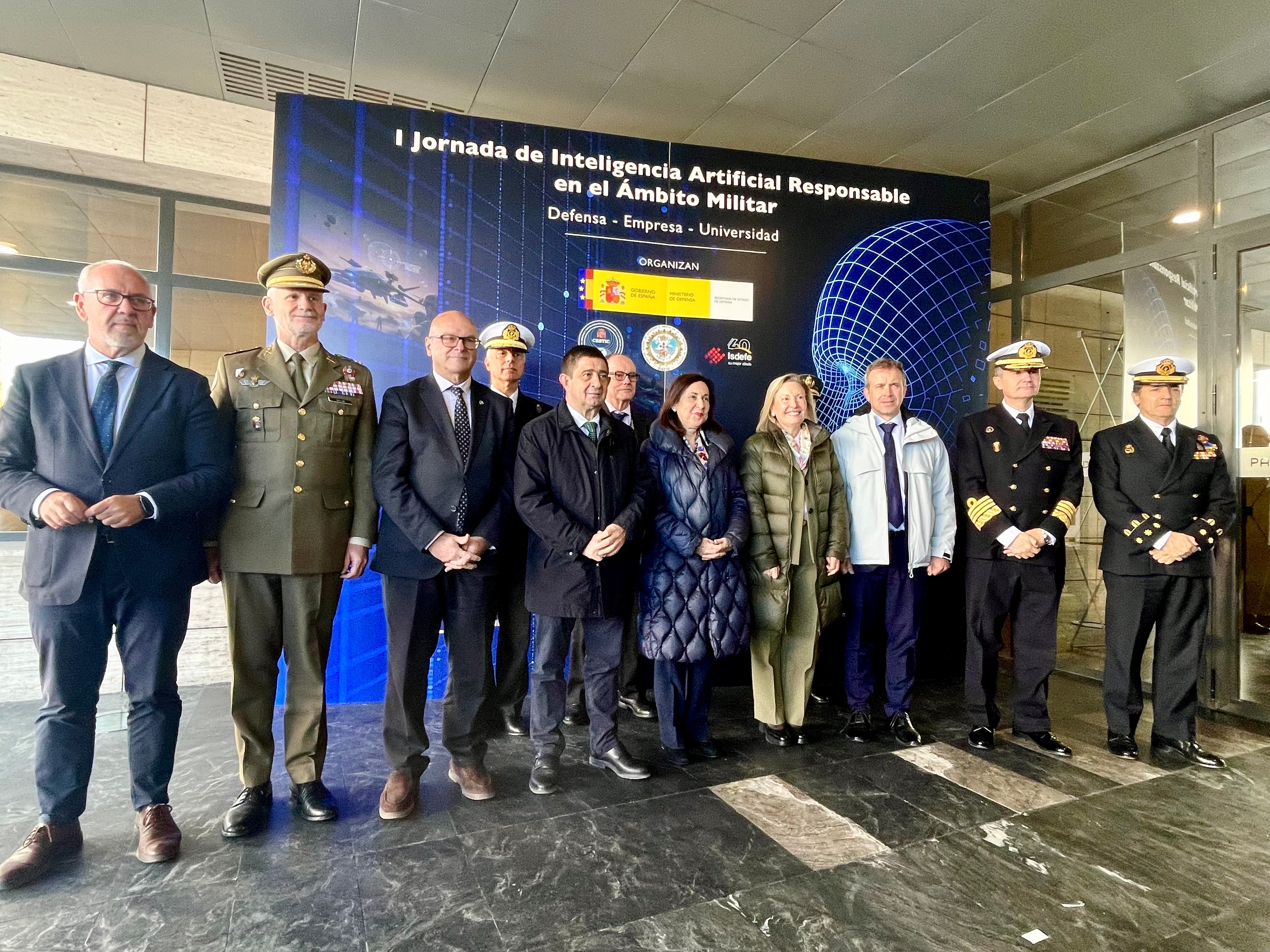 La ministra de Defensa, Margarita Robles asiste a la clausura de las jornadas