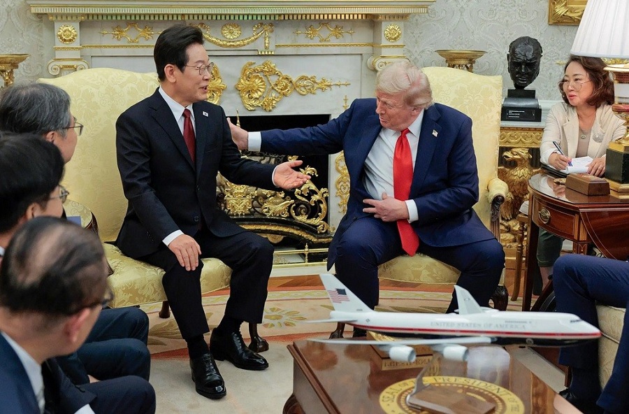 Lee Jae-Myung con Donald J. Trump en el Despacho Oval durante su visita a Washington del pasado 25 de agosto. Imagen de Chip Somodevilla